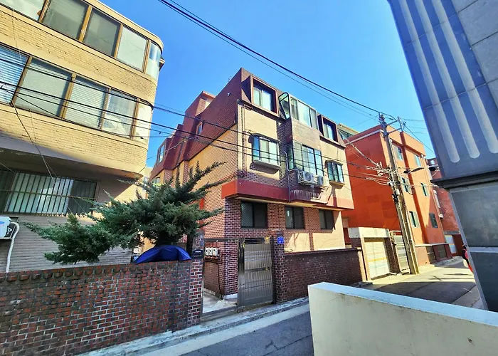 Family Near Hongdae & Station *