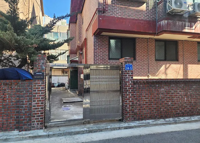 Family Near Hongdae & Station *