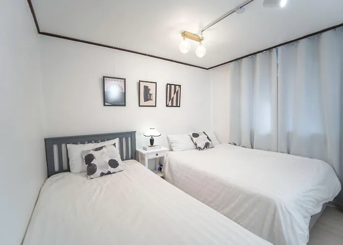 Family Near Hongdae & Station *