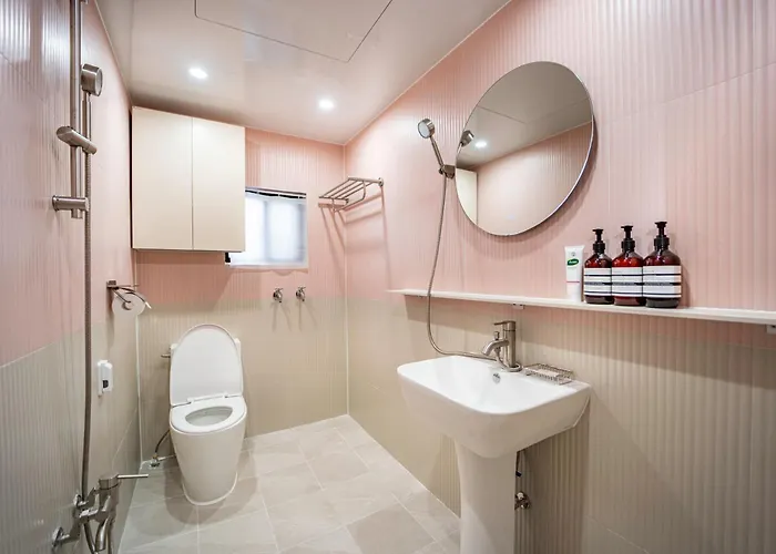 Family Near Hongdae & Station Aparthotel *