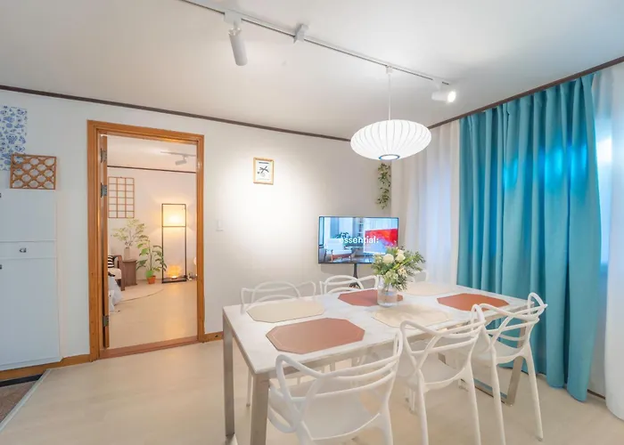 Family Near Hongdae & Station Aparthotel *