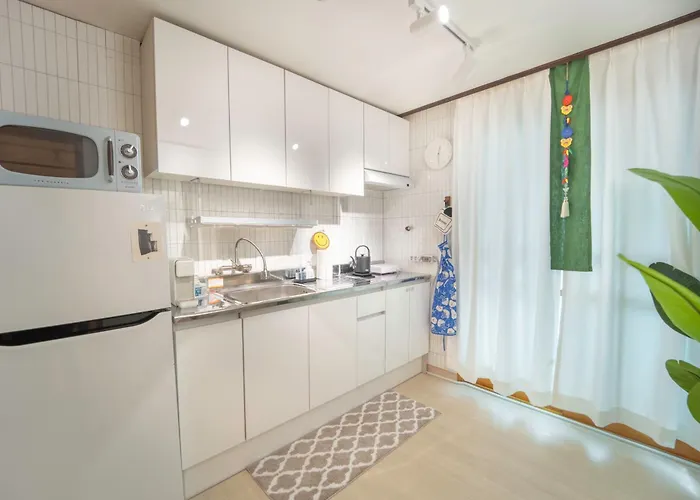 Family Near Hongdae & Station Aparthotel *