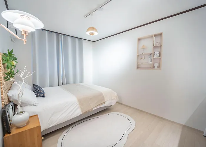 Family Near Hongdae & Station Aparthotel *